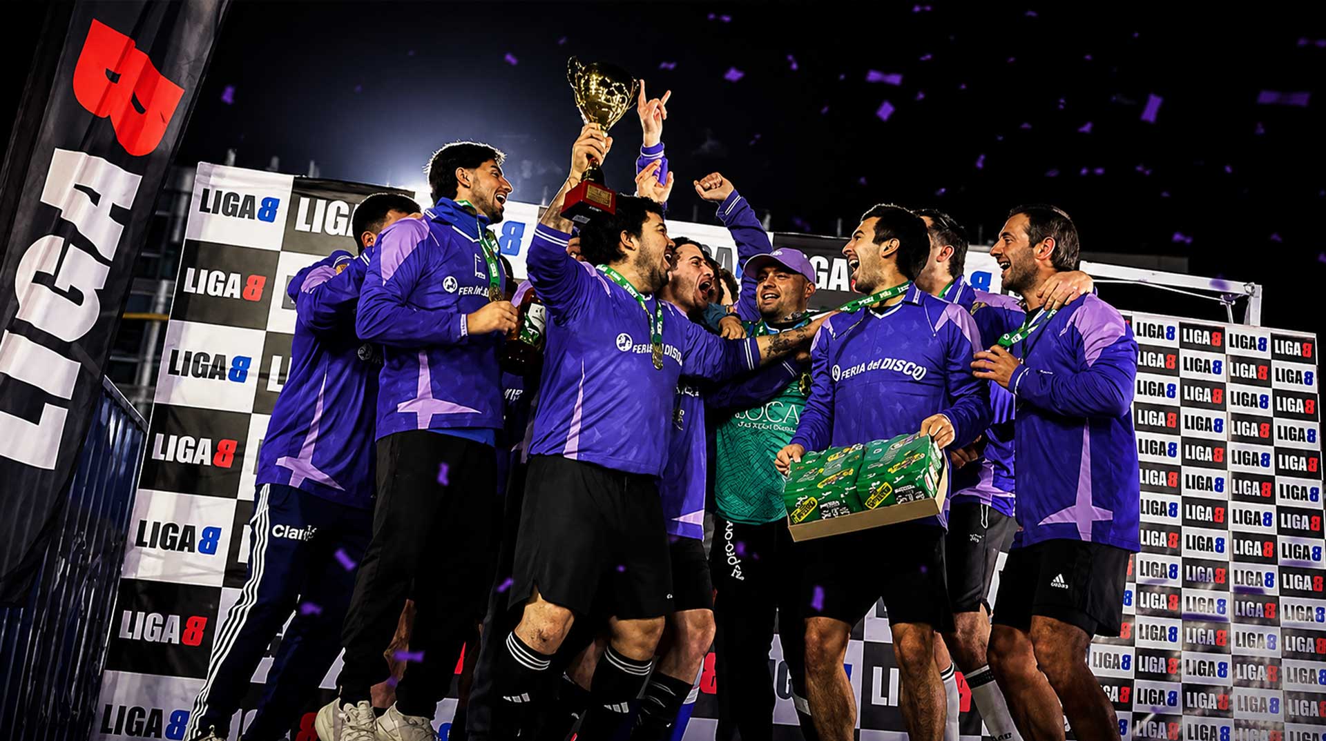 Alumni celebrando el título de Liga 8